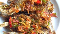 Ikan asin digoreng hingga garing dan renyah lalu ditambahkan sambal bawang. Menu sederhana tapi nikmat ini selalu bikin kangen. Foto: Instagram dayasundari