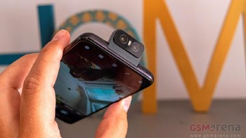 Asus menghadirkan konsep kamera flip.  Foto: GSM Arena
