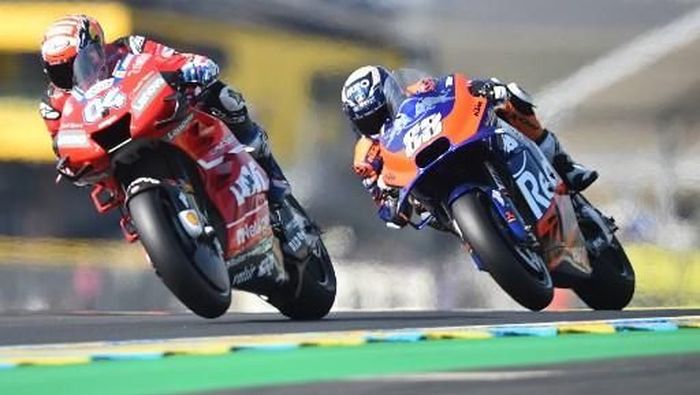 MotoGP Prancis dirundung duka setelah salah satu marshal balapannya meninggal akibat serangan jantung. (Foto: JEAN-FRANCOIS MONIER / AFP) MotoGP Prancis dirundung duka setelah salah satu marshal balapannya meninggal akibat serangan jantung. (Foto: JEAN-FRANCOIS MONIER / AFP)