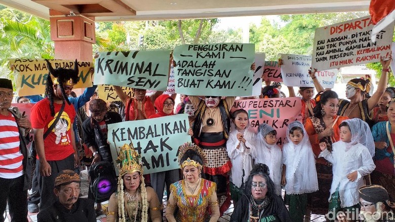 Tuntut Gamelan Dikembalikan, Puluhan Seniman Datangi Kantor Dewan Tuntut Gamelan Dikembalikan, Puluhan Seniman Datangi Kantor Dewan