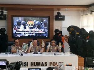 Densus 88 Tangkap 29 Terduga Teroris Berencana Ledakkan Bom 22 Mei