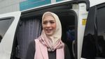Donita Masih Canggung Berhijab