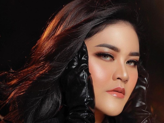 Kahiyang Ayu tampil beda dalam potret bertema Hollywood Look. (Foto: Dok. FD Photography) Kahiyang Ayu tampil beda dalam potret bertema Hollywood Look. (Foto: Dok. FD Photography)