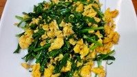 Bagia pecinta kucai, ide ini bisa ditiru. Orak-arik telur dengan potongan kucai sebagai lauk sahur. Foto: Instagram@saladmasterjakarta