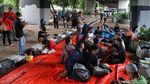 Potret Anak Punk Ngaji di Kolong Flyover Tebet