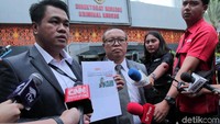 Pengacara dr Ani Hasibuan, Amin Fahrudin mengatakan Ani dalam kondisi sakit sehingga meminta penundaan pemeriksaan.