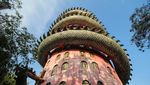 Foto: Vihara Merah Muda yang Dililit Naga di Thailand