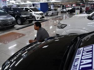 Pengamat Bilang Bonus Pegawai Swasta Rendah Bikin Kredit Mobil Lesu