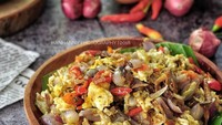 Tampilannya sudah sangat menggoda. Orak-arik telur dengan campuran bawang merah memiliki aroma yang sangat gurih. Cocok jadi teman makan nasi putih. Foto: Instagram@hanhanny