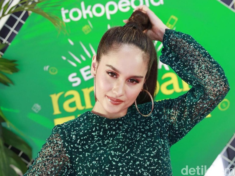 Cinta Laura Foto: Palevi S/detikFoto Cinta Laura Foto: Palevi S/detikFoto