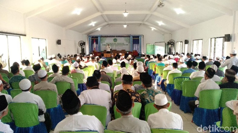 Multaqo Ulama Malang Raya Tolak People Power karena Meresahkan Multaqo Ulama Malang Raya Tolak People Power karena Meresahkan