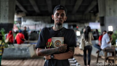 Potret Anak Punk Ngaji di Kolong Flyover Tebet