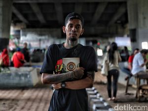 Potret Anak Punk Ngaji di Kolong Flyover Tebet
