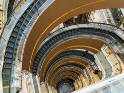 Potret Eskalator Paling Unik di Dunia