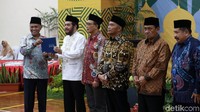 Ketua MK Anwar Usman, Mendikbud Muhajir Effendi, dan Kepala PPATK Kiagus Ahmad Badaruddin juga hadir acara tersebut.