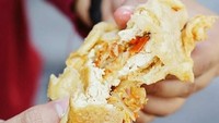 Ngiler nggak liatnya? Hmm, hangat-hangat, gehu pedas memang enak. Foto: Instagram@hotjeletot.official