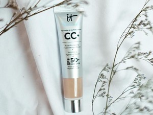 Review CC Cream dari IT Cosmetics, Foundation yang Mengandung Skin Care