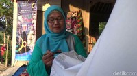 Kegiatan belajar membatik dan lain-lain sengaja disediakan oleh pengelola untuk menarik minat pengunjung terutama di bulan Ramadhan. Belajarnya pun tak perlu bayar alias gratis dan semua peralatan sudah disediaka (Rinto/detikcom)