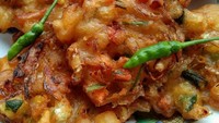 Isiannya berupa wortel dan jagung. Renyah dan nikmat banget dimakan dengan cabai rawit. Foto: Instagram@linda_erliana95