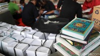 Komunitas Tasawuf Underground menyediakan Alquran bagi anak-anak punk.