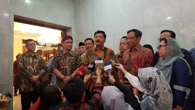 Panglima TNI-Mahfud Bertemu, Bahas Kesiapan Pengamanan Pascapemilu Panglima TNI-Mahfud Bertemu, Bahas Kesiapan Pengamanan Pascapemilu