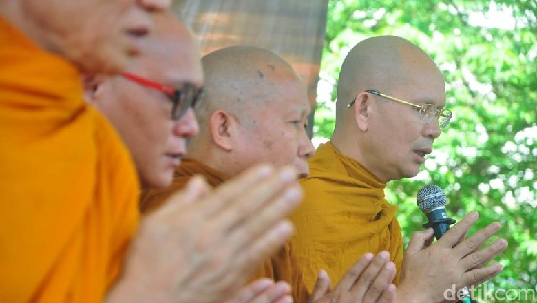 Api Dharma Waisak Diambil di Api Abadi Mrapen Grobogan Hari Ini Api Dharma Waisak Diambil di Api Abadi Mrapen Grobogan Hari Ini