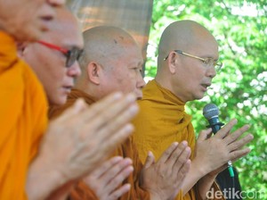 Api Dharma Waisak Diambil di Api Abadi Mrapen Grobogan Hari Ini