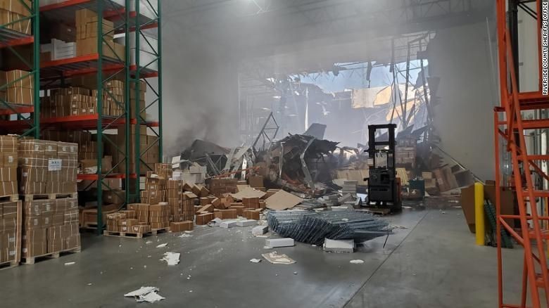 Jet Tempur F-16 Milik AS Jatuh dan Tabrak Gudang di California Jet Tempur F-16 Milik AS Jatuh dan Tabrak Gudang di California
