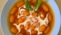 Kolak biji salak punya nama lain bubur candil. Banyak orang juga membuat kolak biji salak dengan campuran adonan ubi jalar. Foto: Instagram momayu_kitchen