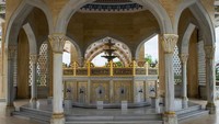 Menjadi ikon dari Grozny, Masjid Akhmad Kadyrov menjadi salah satu destinasi di Rusia. Sebagai mantan negari komunis, kehadiran Masjid Akhmad Kadyrov membawa pesan positif tentang adanya toleransi dan agama. (culture.ru)