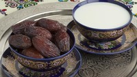 Banyak hadist yang meriwayatkan betapa Rasulullah SAW sangat gemar menyantap kurma. Beliau bahkan mengatakan kurma sebagai salah satu makanan utama yang memiliki banyak khasiat.  Foto: iStock