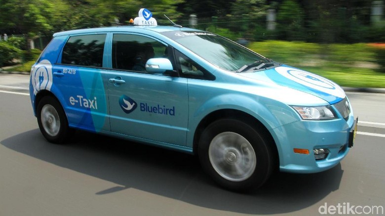 Harga Taksi Listrik  Reguler Bluebird Berlipat lipat dari 