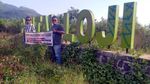 Duh Miris, Sampah Menumpuk Kotori Pantai Loji di Jawa Barat