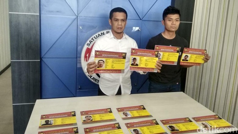Polisi Sebar Foto 12 Tahanan yang Kabur dari Sel Polresta Palembang Polisi Sebar Foto 12 Tahanan yang Kabur dari Sel Polresta Palembang