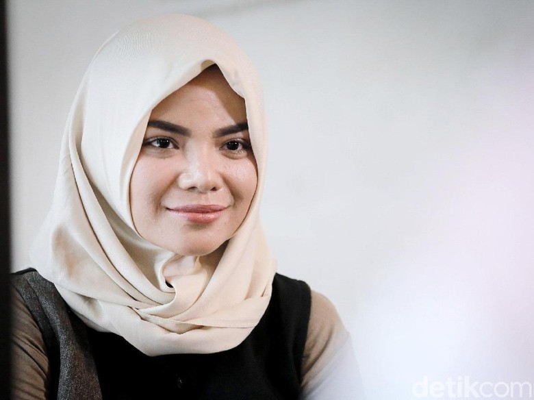 Kini Dikenal Sebagai DJ Top, Begini Awal Karier Dinar Candy Kini Dikenal Sebagai DJ Top, Begini Awal Karier Dinar Candy