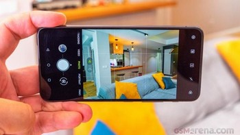 Bicara speknya, Zenfone 6 mengusung kamera ganda. Sensor utama memakai Sony IMX 586 berukuran 48 MP. Sementara kamera keduanya 13 MP ultra-wide.  Foto: GSM Arena