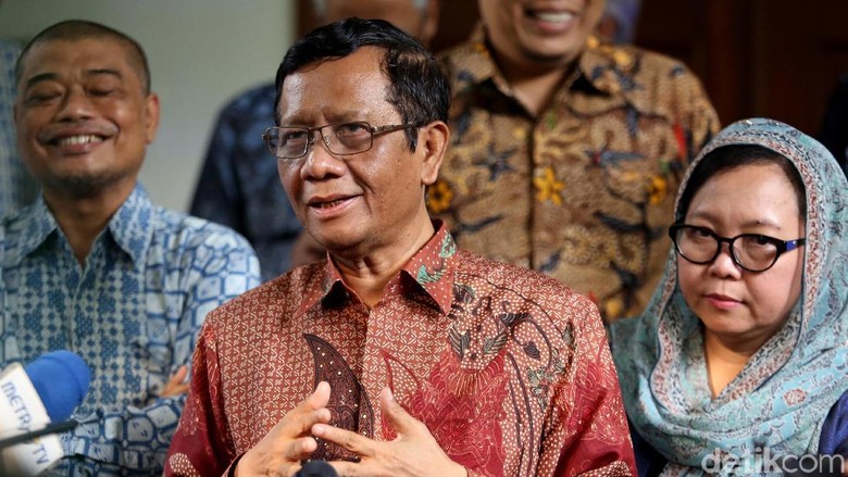Mahfud Md Nilai Idul Fitri Momen Tepat Bertemunya Jokowi-Prabowo Mahfud Md Nilai Idul Fitri Momen Tepat Bertemunya Jokowi-Prabowo