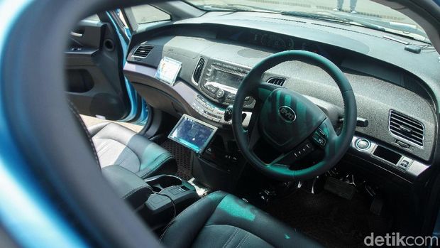 Interior BYD e6 taksi listrik bluebird