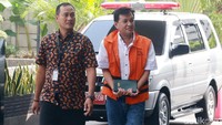Atas perbuatannya tersebut kini Bernard ditahan di Rutan KPK Cabang C1 di gedung KPK lama.