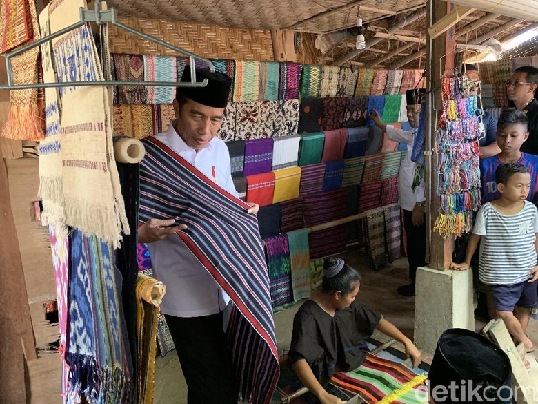 Heboh Emak-emak Nekat, Mobil Jokowi Dicegat Heboh Emak-emak Nekat, Mobil Jokowi Dicegat