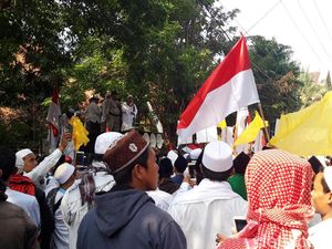 Demo di Bawaslu Jatim, Forum Umat Islam Ingatkan Soal Akhirat