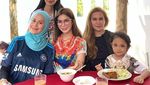 Gaya Manis Nur Sajat, Teman Duet Lucinta Luna yang Doyan Nasi Kuning