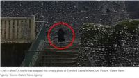 Sosok misterius yang dipotret di kastil Inggris (screenshoot News Australia)