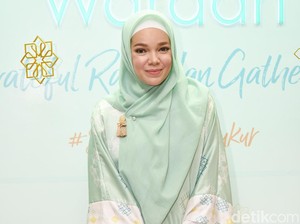 Pesan Inspiratif dari Dewi Sandra untuk Wanita yang Baru Mulai Berhijab