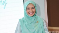 Zaskia Sungkar saat ditemui di kawasan Sudirman, Jakarta Pusat pada Kamis (16/5). Pool/Noel/detikFoto.