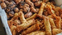 Siapa ngga tergoda? bakwan Malang Subur paling enak sekota Malang. Ada bakwan paru dan risol yang kriuk renyah rasanya. Nyam! Foto : Instagram @nana_jajan