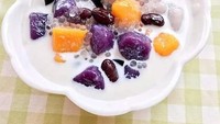 Tambahkan biji mutiara dan potongan cincau agar kolak biji salak makin istimewa. Kelihatannya juga lebih cantik kan? Foto: Instagram tata_longdong