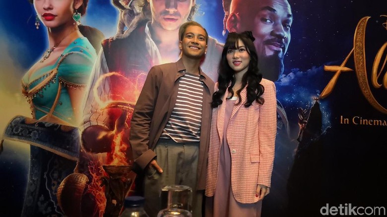 Foto: Isyana dan Gamalliel nyanyikan lagi A Whole New World (Saras/detikhot) Foto: Isyana dan Gamalliel nyanyikan lagi A Whole New World (Saras/detikhot)