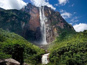 Air Terjun Tertinggi di Dunia, Siap-siap Leher Pegel!