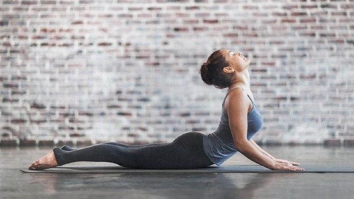 Pose yoga ini bisa membantumu semakin intim bersama suami. Foto: istock Pose yoga ini bisa membantumu semakin intim bersama suami. Foto: istock